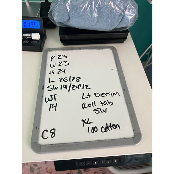 Women's XL Light Wash Denim Jean Blouse Top Roll Tab Sleeves Classic Staple - Picture 8 of 8